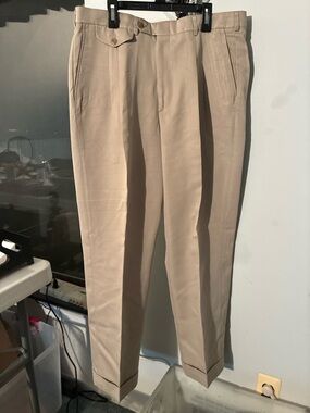 Orvis Men's Pleated Dress Pants in Light Beige